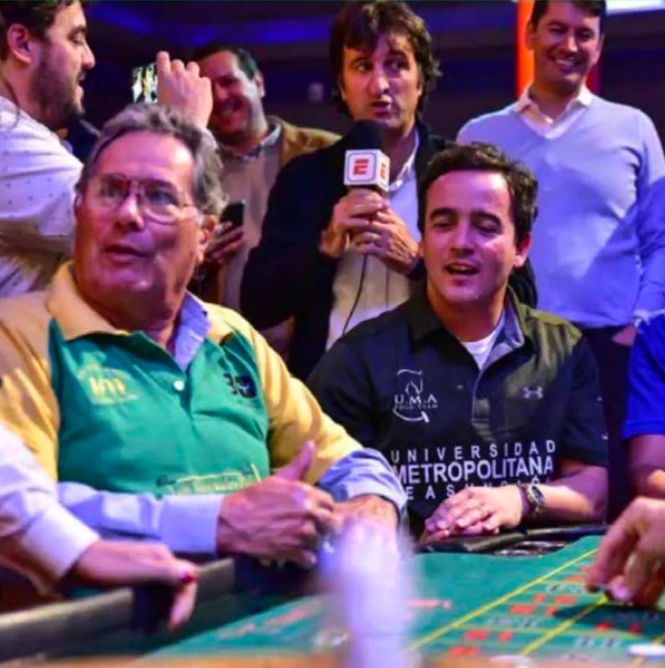 Una noche entre amigos del polo, alrededor de una mesa de ruleta