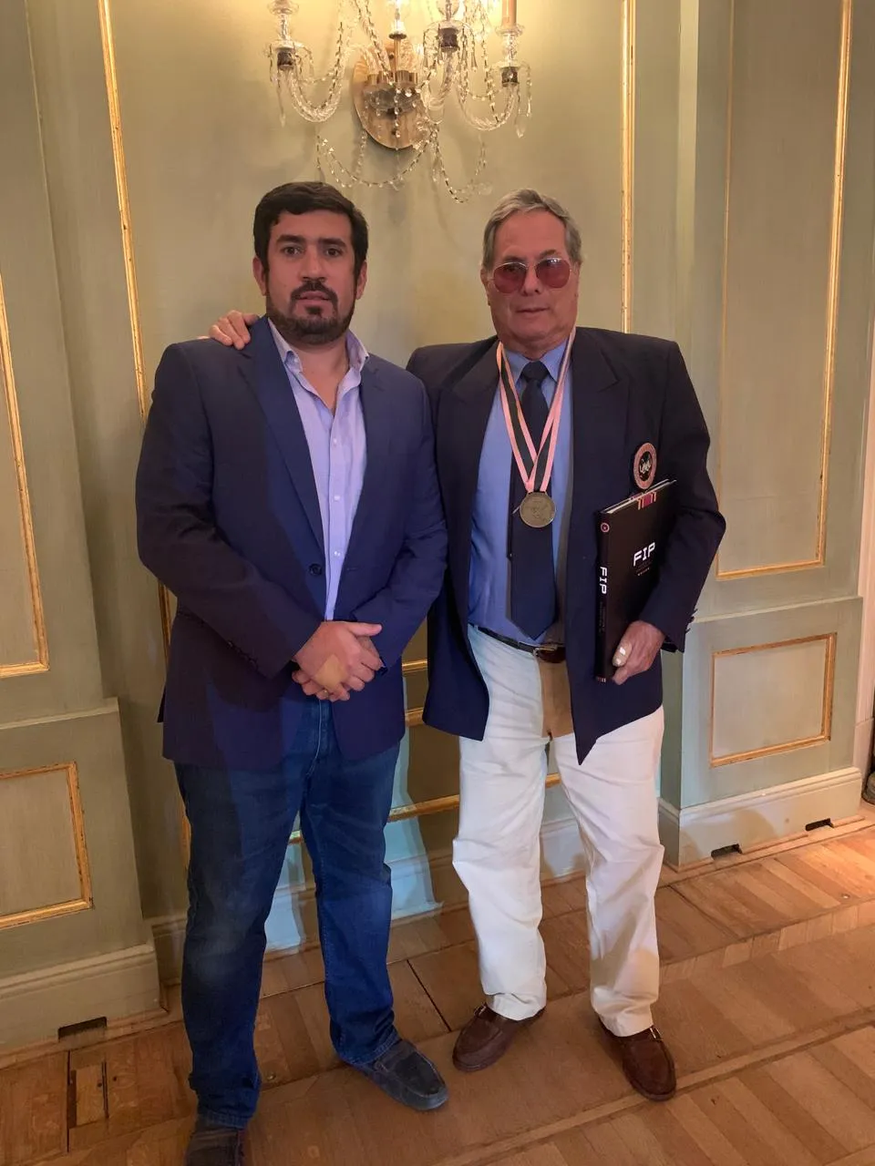 Eduardo Avilés con Juanjo Arnold, actual presidente de la Federación Paraguaya de Polo